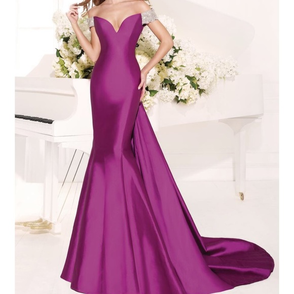 Tarik Ediz Dresses & Skirts - Tarik Ediz dress